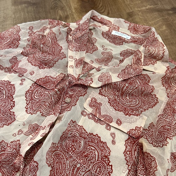 EQUIPMENT Femme Blouse in red and cream paisley design - Size Medium - Picture 8 of 9
